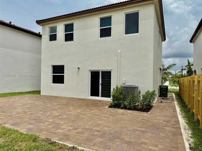 Building Photo - 2600 SE 25th St