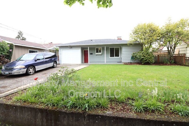 Building Photo - 1670 Yew St SE