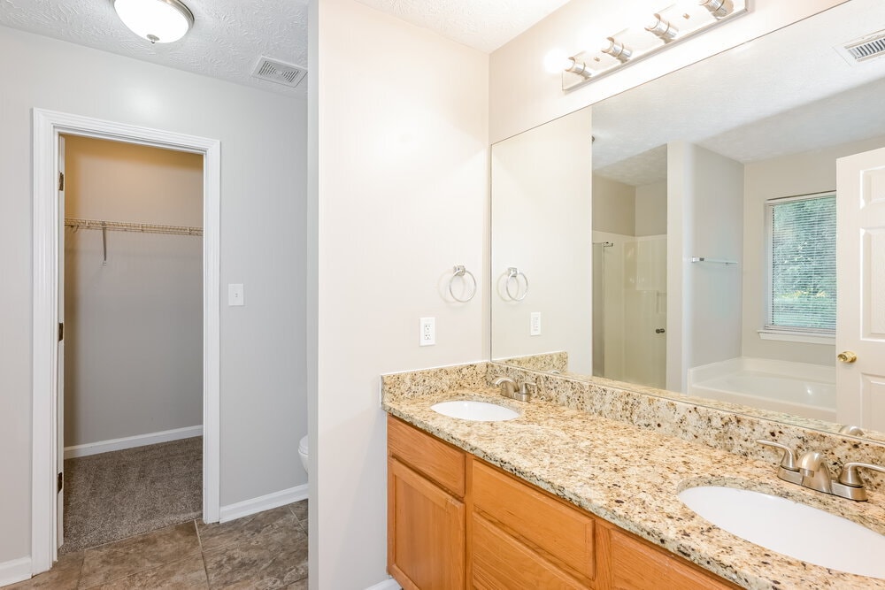 Building Photo - 45 Pebble Ridge Dr
