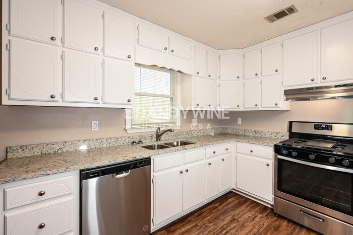 Building Photo - 29 Briarcliff Pl
