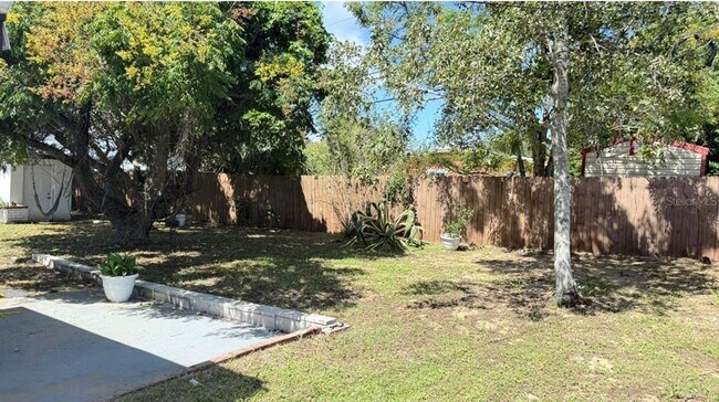 Building Photo - 1760 Tee Dee Ln