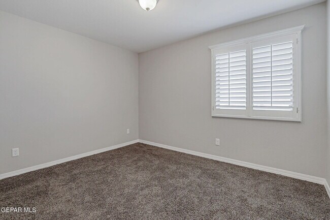 Building Photo - 261 Emerald Sun Dr