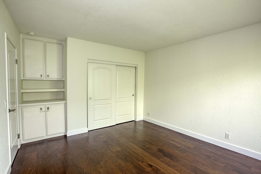 Guest bedroom closets - 1833 11th St