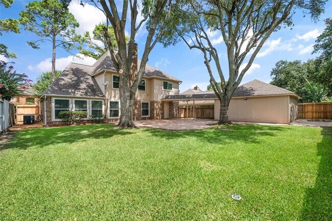 Building Photo - 15127 Greenleaf Ln