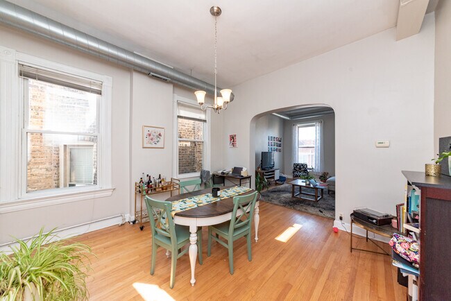 Building Photo - 1429 W Chicago Ave