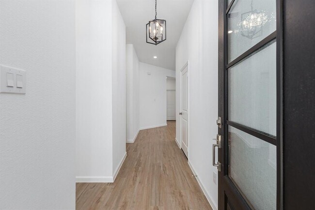 Building Photo - 28809 Mount Bonnell Dr