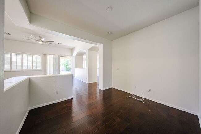 Building Photo - Welcome to this stunning 3-bedroom, 2-bath...