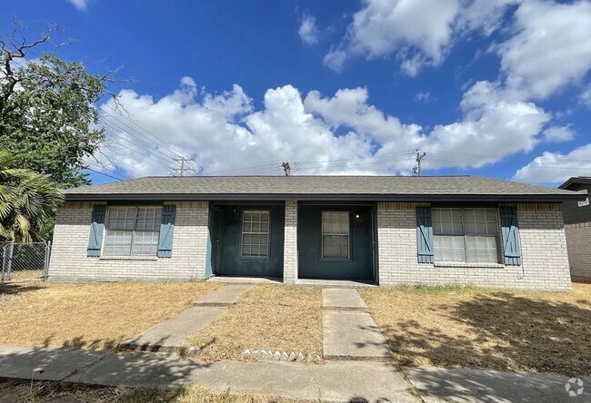 Building Photo - 1203 Airline Dr