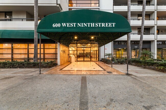 Building Photo - 600 W 9th St