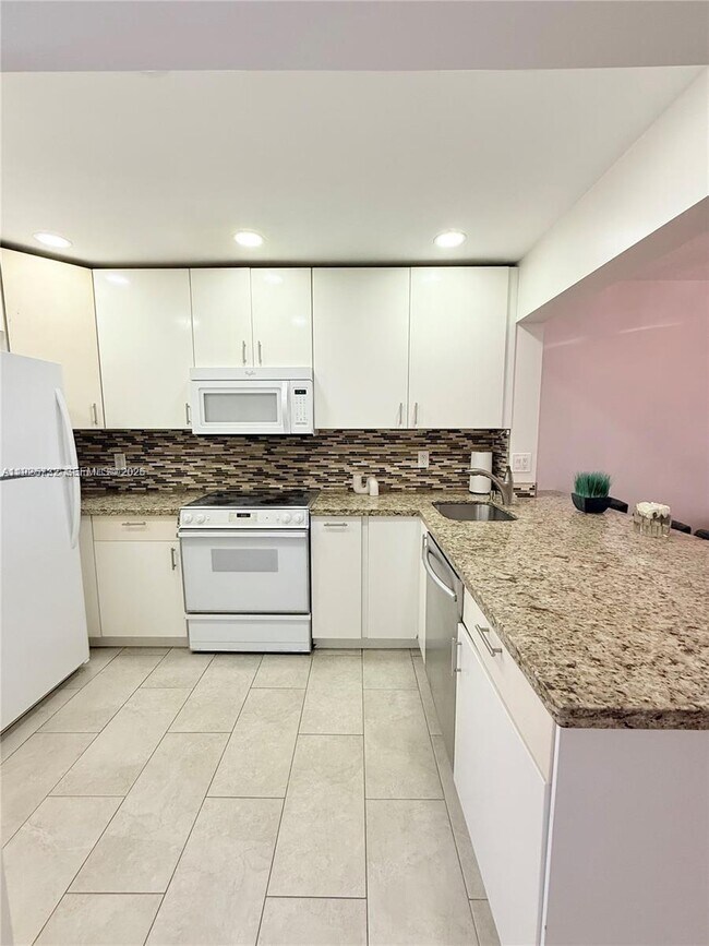 Building Photo - 2081 S Ocean Dr