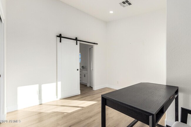 Building Photo - 3034 N 39th St