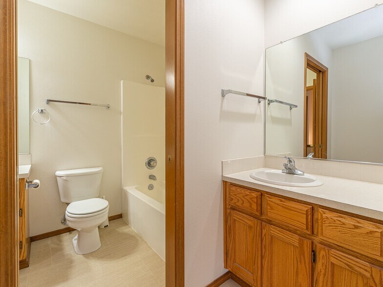 Building Photo - 3468 SE Harvey St