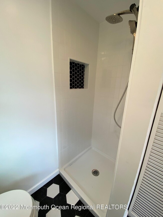 Building Photo - 104 11th Ave