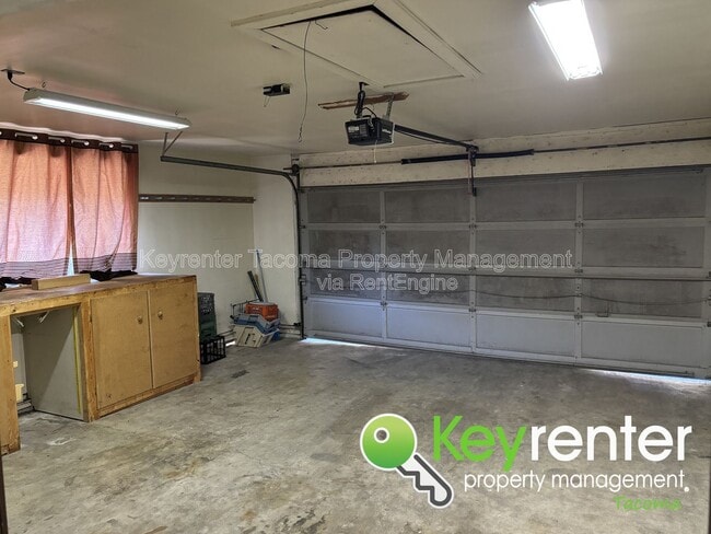 Building Photo - 2722 Cambridge Dr