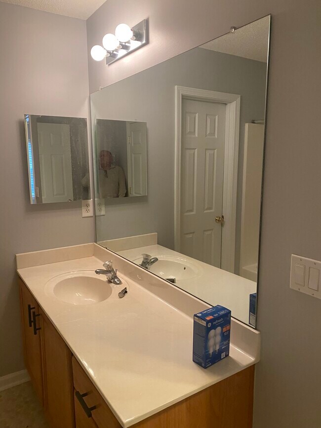 Building Photo - 8041 Christmas Ct