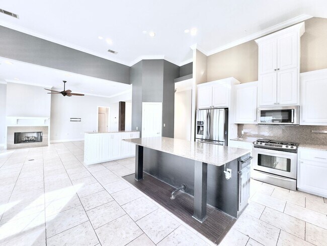 Building Photo - Luxury 4BR/3BA Home on Golf Course in Pelican Point – Resort-Style Living!