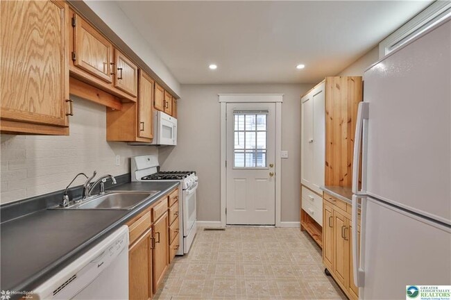 Building Photo - 1035 Spring St