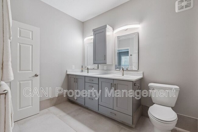 Building Photo - 2484 San Tecla St
