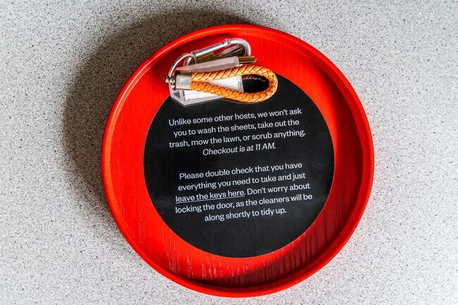 Building Photo - 3536 N Racine Ave