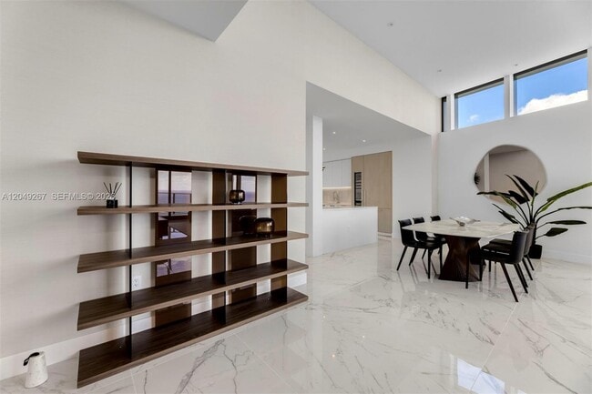 Building Photo - 15701 Collins Ave