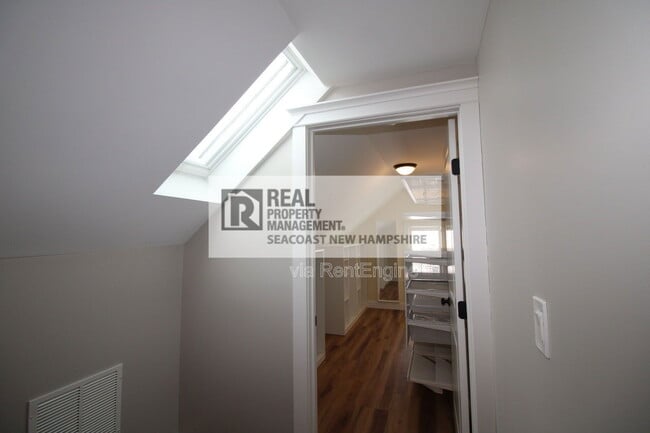 Building Photo - 33 Columbia St