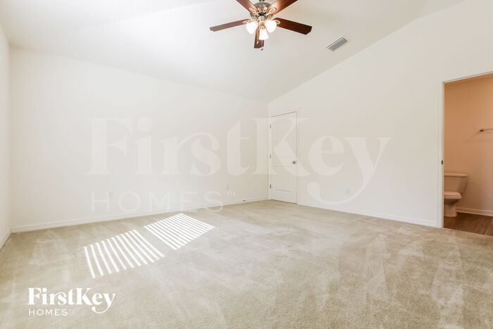 Building Photo - 3685 Parade Terrace