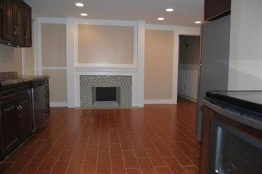 Building Photo - 265 Main St