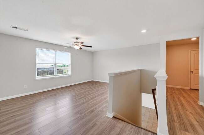 Building Photo - 228 Elm Patch Dr