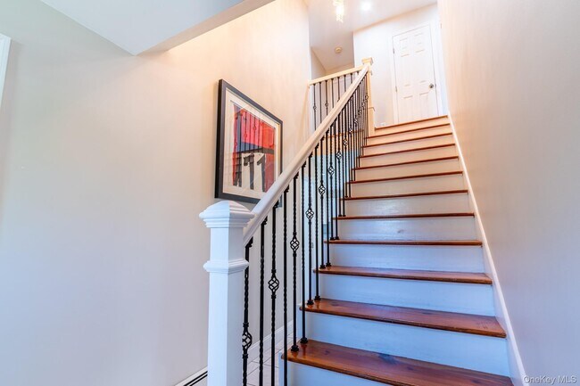 Building Photo - 977 Woodcliff Dr