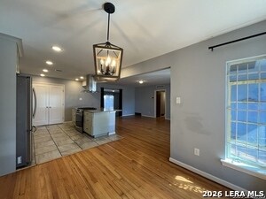 Building Photo - 2331 W Magnolia Ave