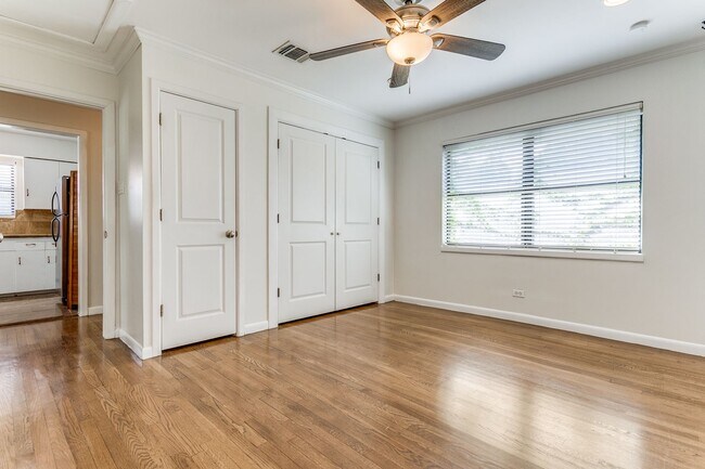 Building Photo - BOUTIQUE ALAMO HEIGHTS 1-BEDROOM APARTMENT