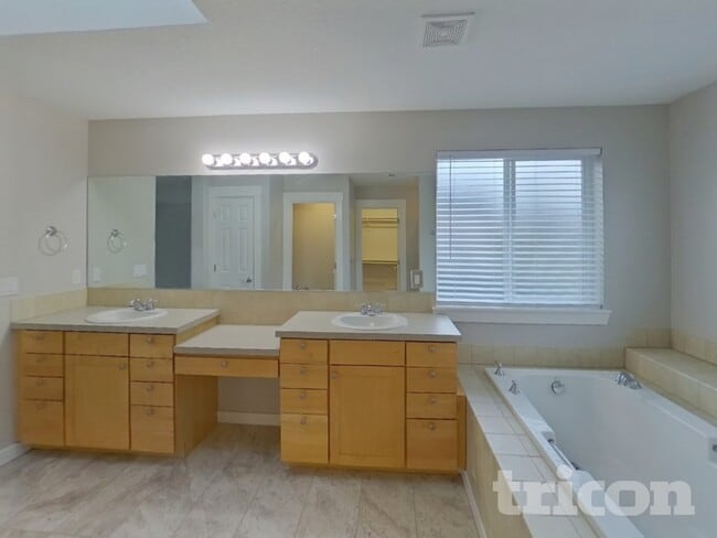 Building Photo - 2525 W 10th St