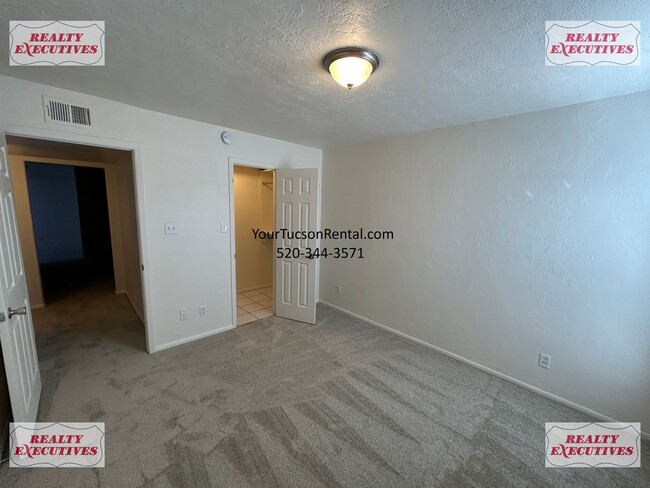 Building Photo - 1620 N Wilmot Rd