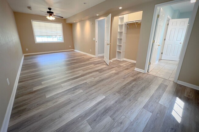 Building Photo - 4bd/2.5ba Brick Ranch Home in Kings Grant. NO STUDENTS/NO CATS