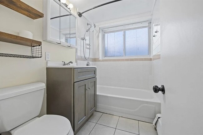 Building Photo - 66 Bryon Rd