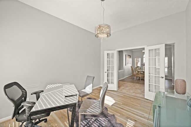 Building Photo - 1330 Leigh Gdns Dr