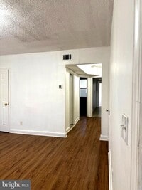 Building Photo - 1226 18th Pl NE