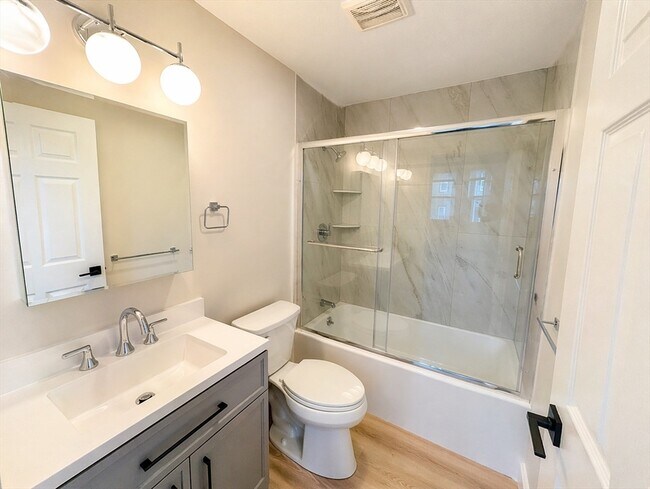 Building Photo - 53 White St