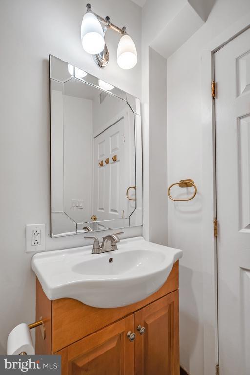 Building Photo - 125 Ford St