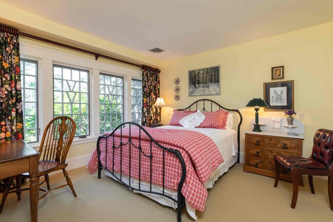 Building Photo - 32 Lock Ln