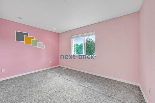 Building Photo - 3 BED & 2.5 BATH  FOR RENT