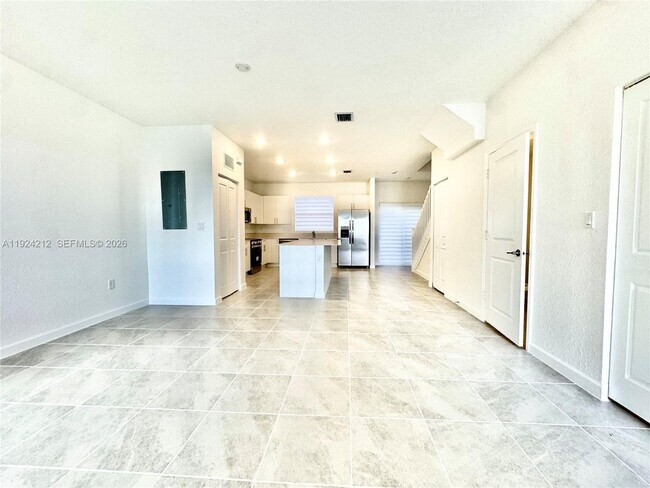 Building Photo - 1116 SE 3rd Terrace