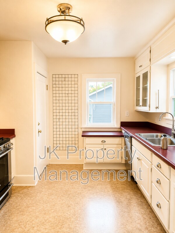 Building Photo - 2217 1st Ave S