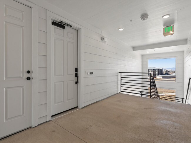 Building Photo - 6153 N Ceylon St