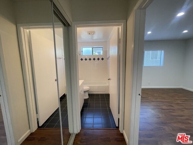 Building Photo - 1531 N Detroit St