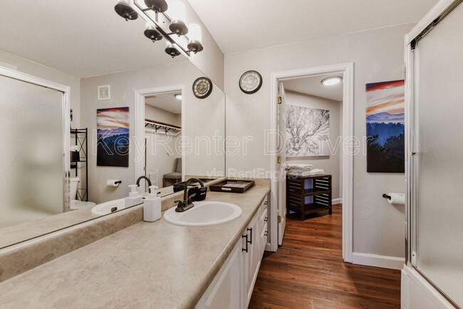 Building Photo - 12304 W Cross Dr