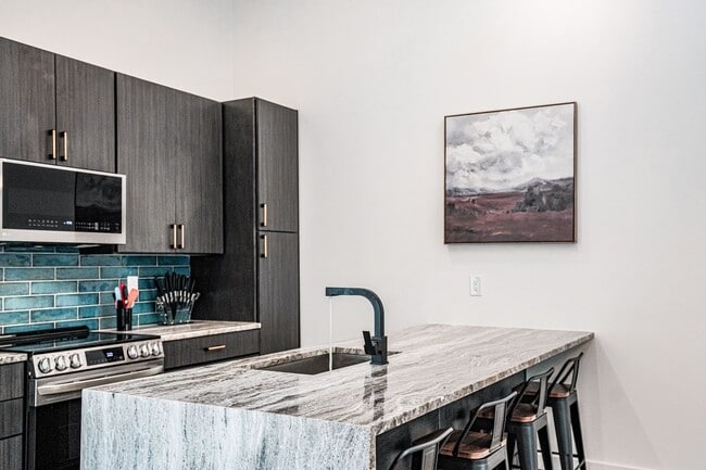 Building Photo - Modern Elegance w/ Garage Parking in Germa...