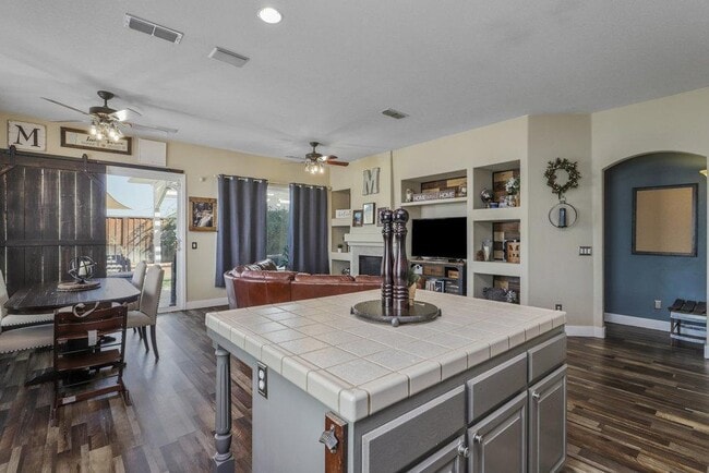 Building Photo - 2477 Veneto Ln