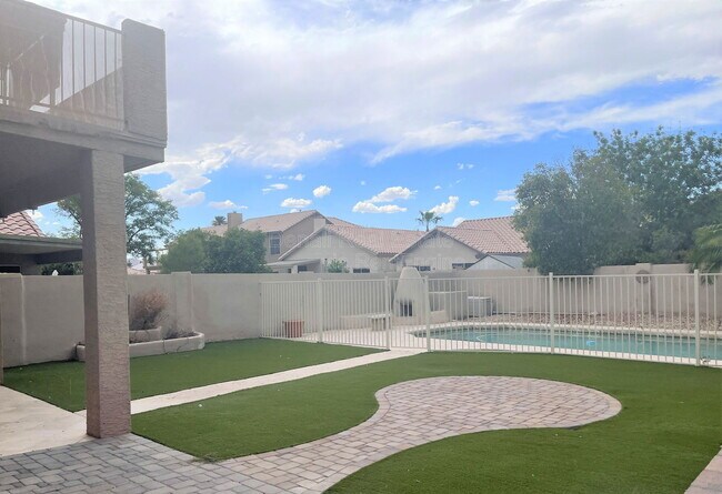 Building Photo - 5164 W Ross Dr