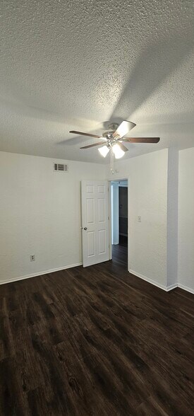 Building Photo - 711 N 70th St